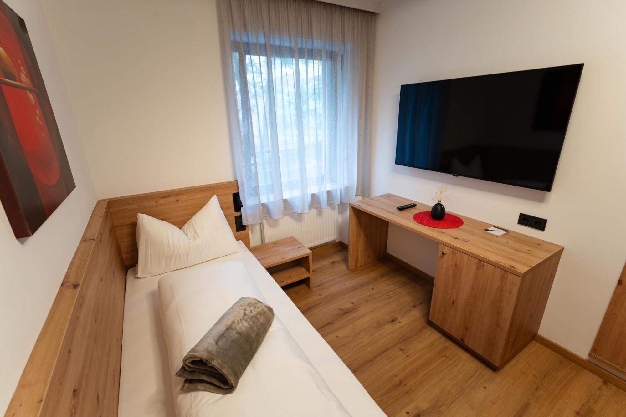 Self Service Hotel Schnalser Hof Naturns Exterior foto