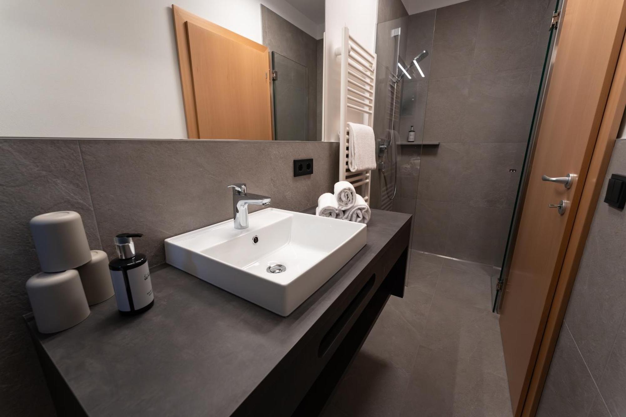 Self Service Hotel Schnalser Hof Naturns Exterior foto