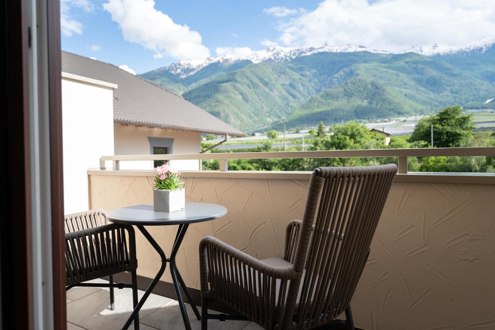 Self Service Hotel Schnalser Hof Naturns Exterior foto