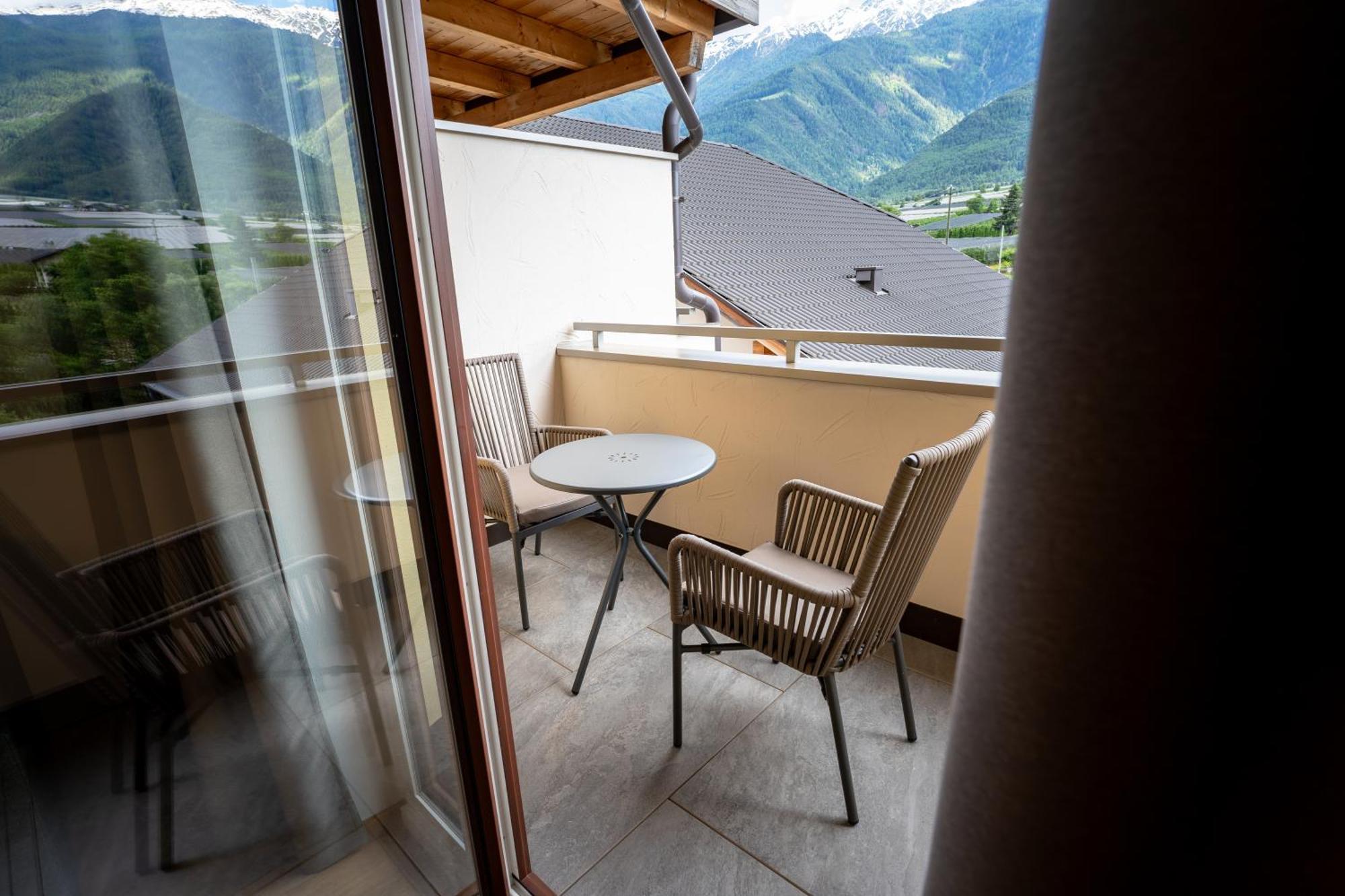 Self Service Hotel Schnalser Hof Naturns Exterior foto